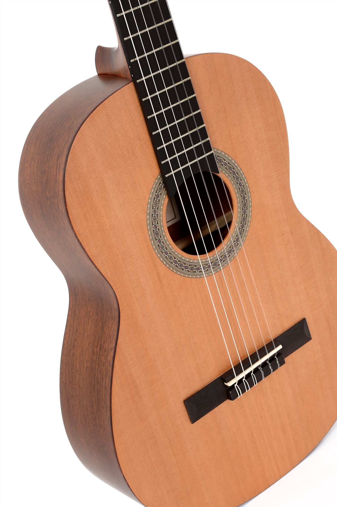 Klassisk gitar av seder og mahogni