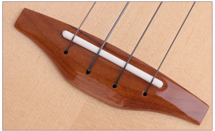"Pære-ukulele" av bambus