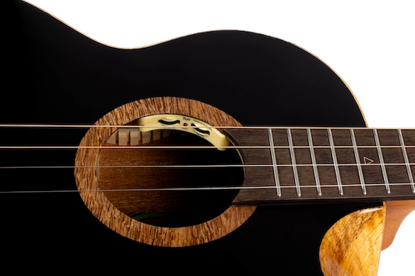 Nora - Bariton-ukulele med stål-strenger