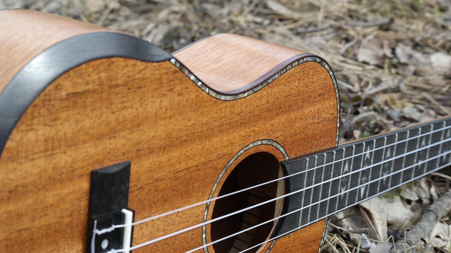 LOMA Tenor-ukulele